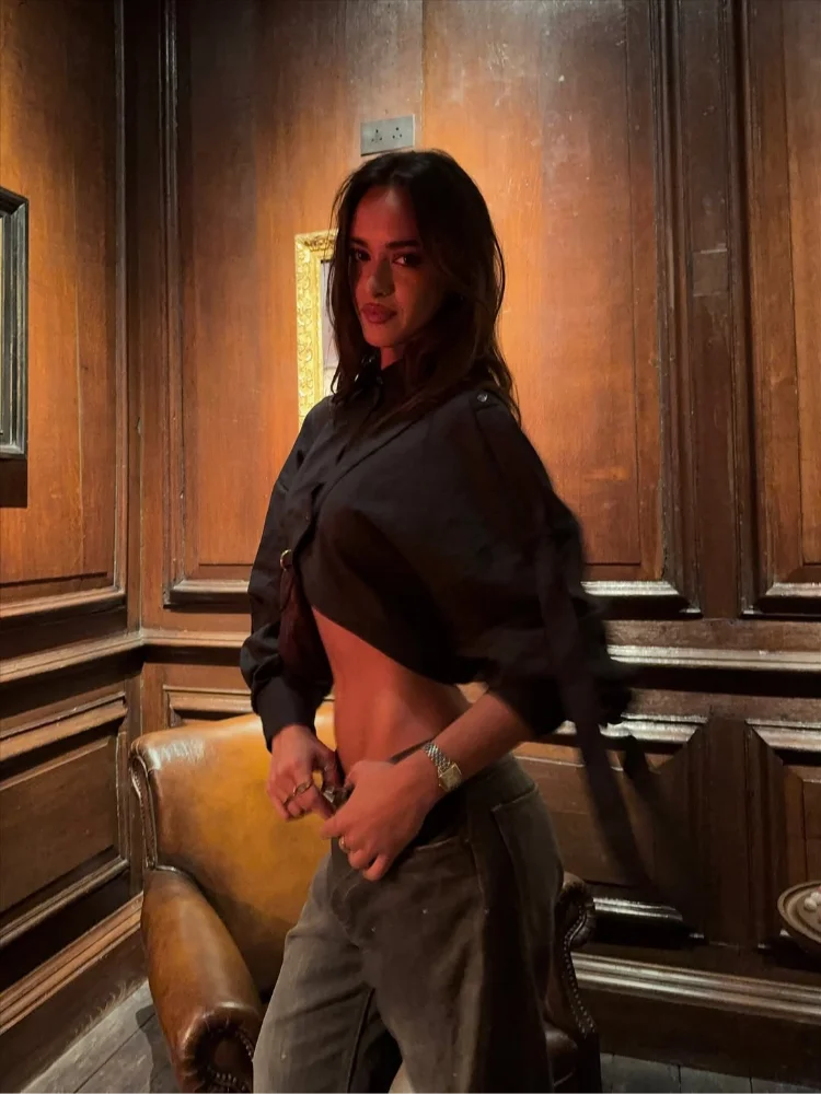 Сексуальная черная укороченная куртка женская мода с длинным рукавом однобортные ультра короткие куртки 2025 новая женская уличная повседневная верхняя одежда
Сексуальная черная укороченная куртка женская мода с длинным рукавом однобортные ультра короткие куртки 2025 новая женская уличная повседневная верхняя одежда