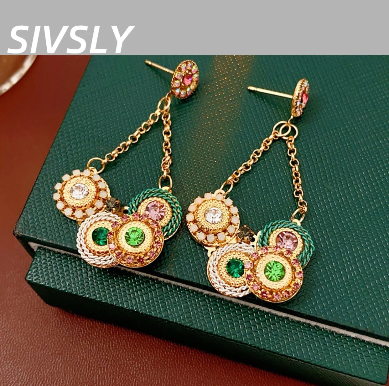 Circular tassel earrings are in high demand, luxurious and high-end earrings, retro and ethnic earrings.
Circular tassel earrings are in high demand, luxurious and high-end earrings, retro and ethnic earrings.
