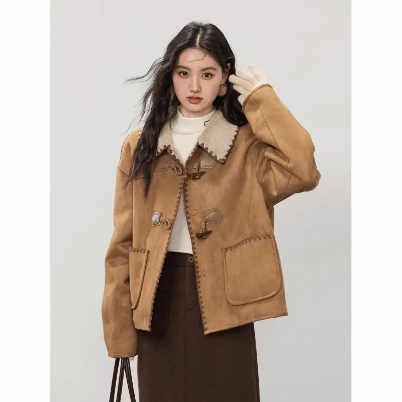 Women's Padded Jacket Autumn And Winter College Style Horn Button Maillard Suede Coat For Women Short Girls 2025 New Fur Jacket
Women's Padded Jacket Autumn And Winter College Style Horn Button Maillard Suede Coat For Women Short Girls 2025 New Fur Jacket