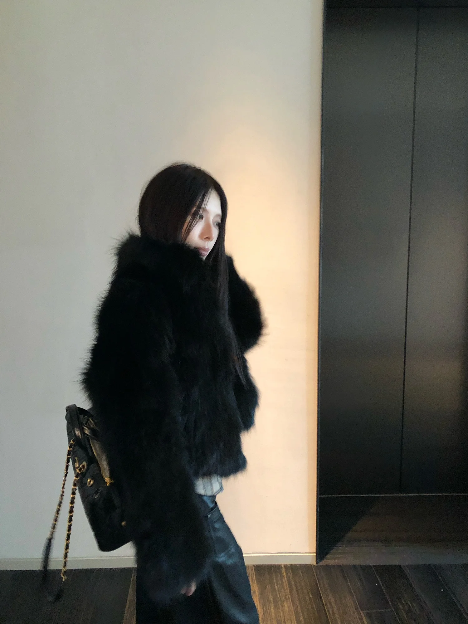 Зимняя женская куртка-пуховик SUONE из 100% кроличьего меха, свободного кроя, с интегрированным мехом из овчины, в корейском стиле
Зимняя женская куртка-пуховик SUONE из 100% кроличьего меха, свободного кроя, с интегрированным мехом из овчины, в корейском стиле