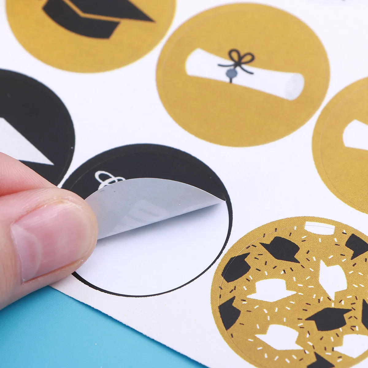 144Pcs Graduation Themed Round Labels Self Adhesive Sealing Stickers for Certificates School Bags Notebooks Furniture Party
144Pcs Graduation Themed Round Labels Self Adhesive Sealing Stickers for Certificates School Bags Notebooks Furniture Party