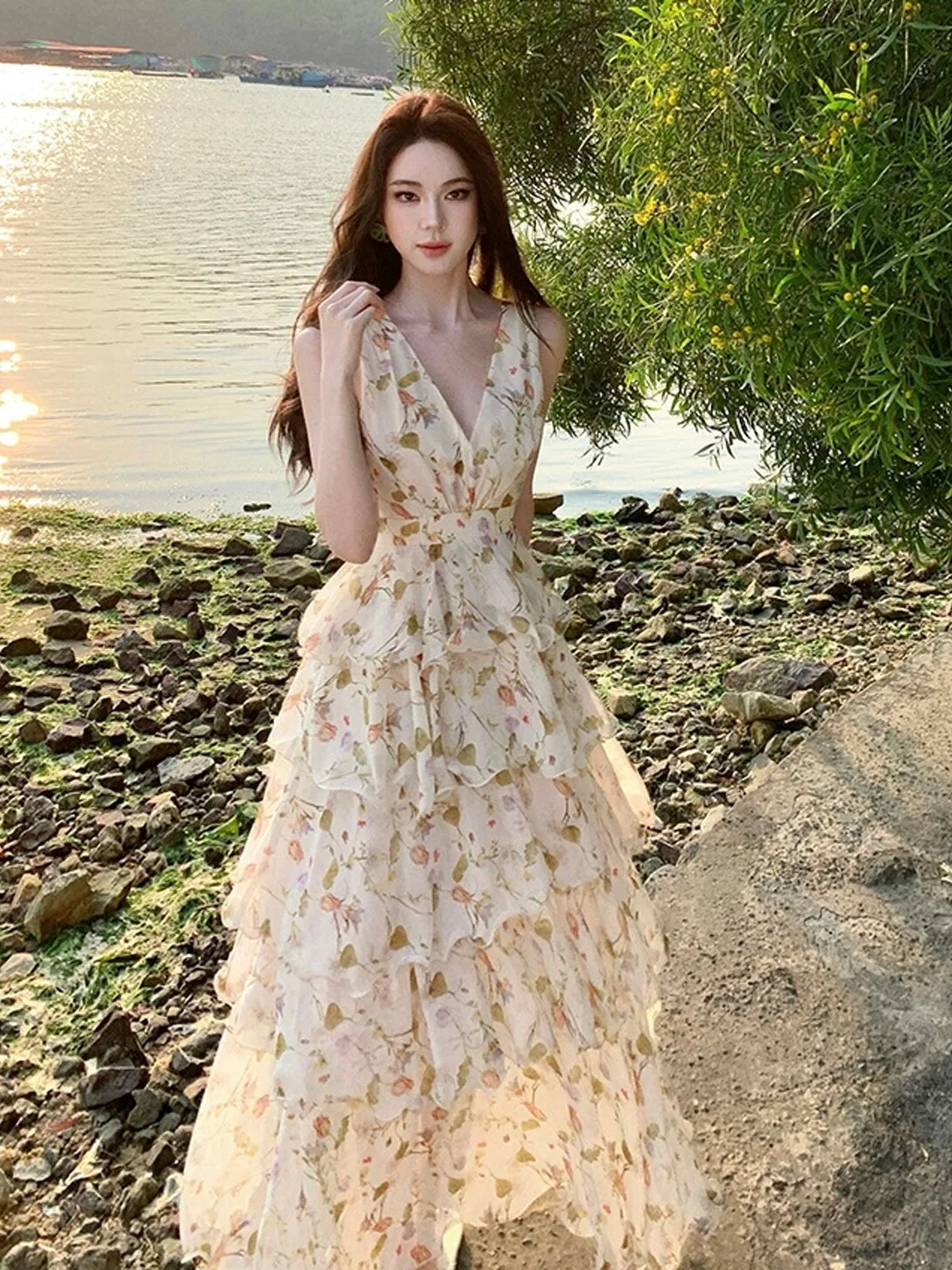 Sweet Floral Print V-Neck Maxi Dress Gentle Summer Cotton Gown Retro Style Mid-High Waist A-Line Skirt No-Sleeve Dress
Sweet Floral Print V-Neck Maxi Dress Gentle Summer Cotton Gown Retro Style Mid-High Waist A-Line Skirt No-Sleeve Dress