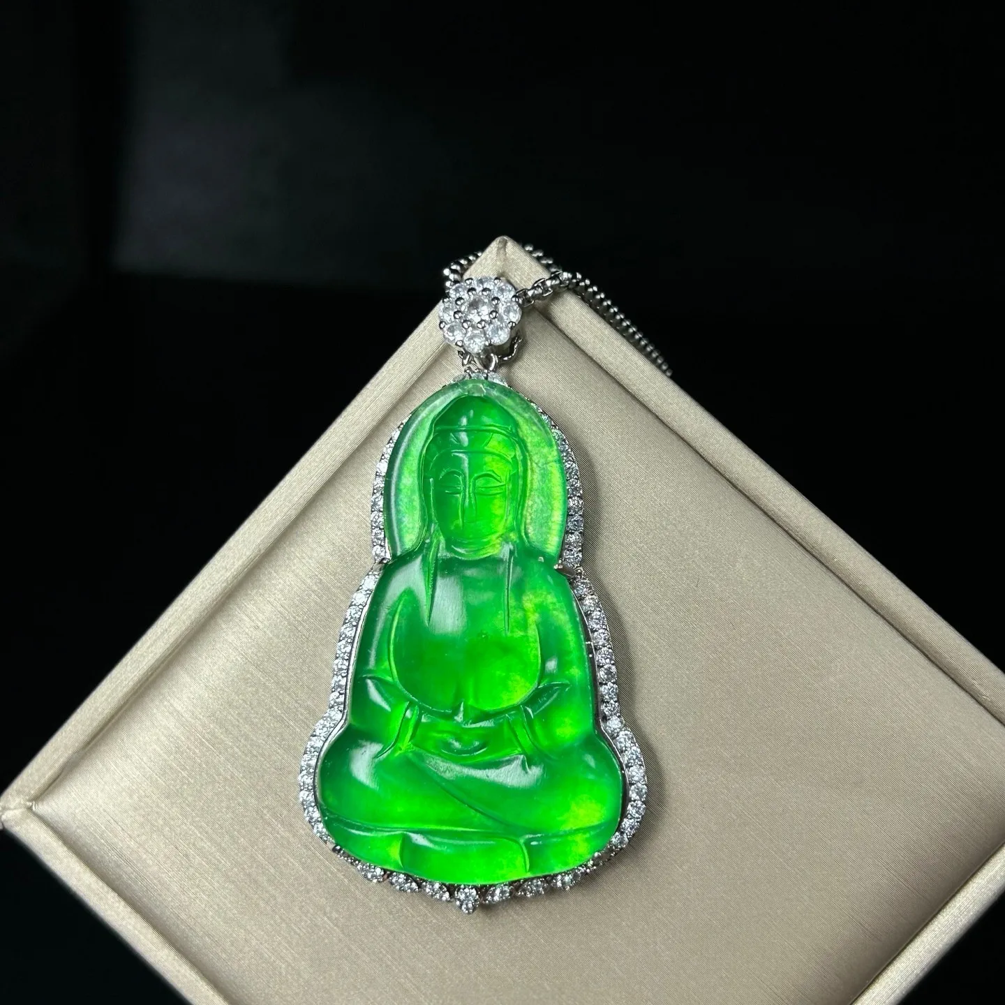 Real natural high Ice green Jade Jadeite guanyin amulet Pendant&Necklaces
Real natural high Ice green Jade Jadeite guanyin amulet Pendant&Necklaces