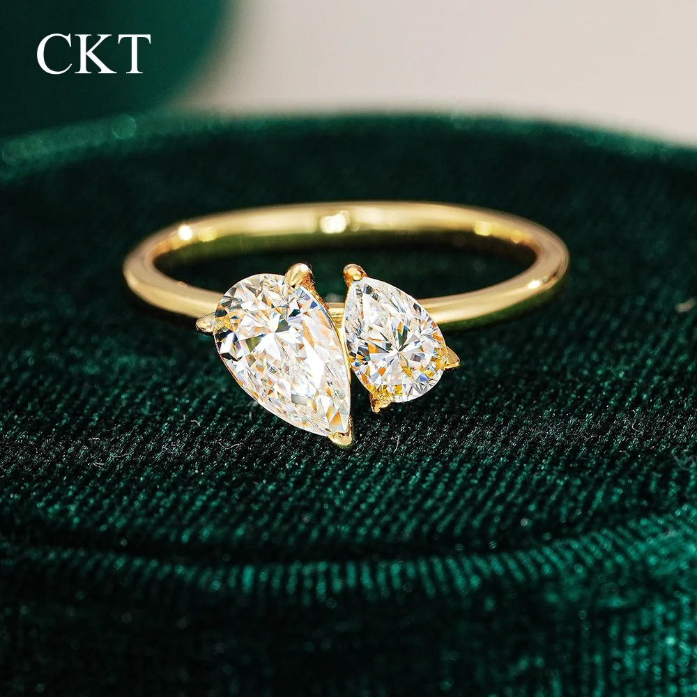 CKT 1.5ct Moissanite Diamond Double Stone Ring Women's Square Water Drop Exaggerated 18k Gold Rings Wedding Fine Jewelry
CKT 1.5ct Moissanite Diamond Double Stone Ring Women's Square Water Drop Exaggerated 18k Gold Rings Wedding Fine Jewelry