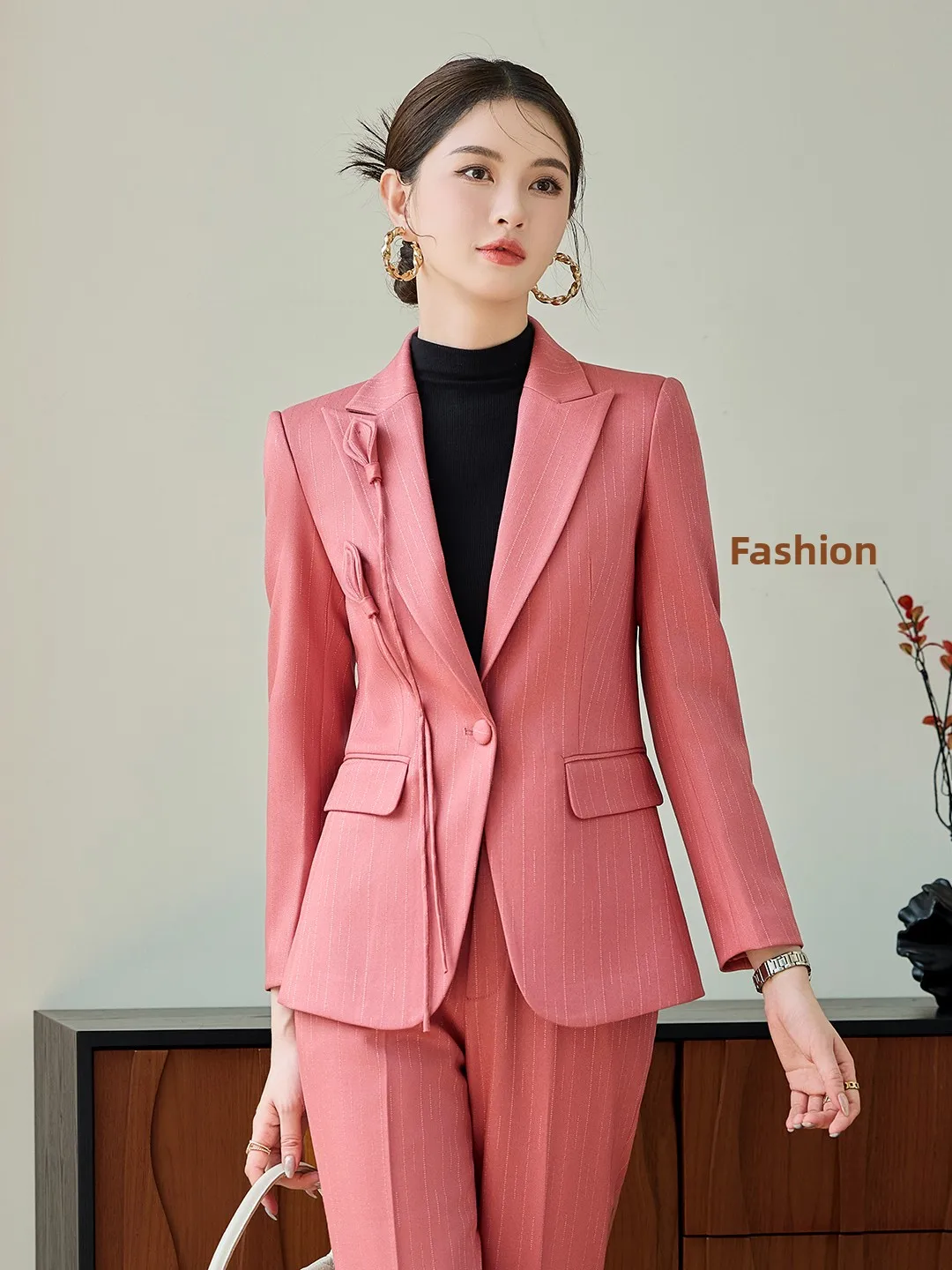 Elegant Design High-End Women's Suit Jacket 2025 Early Autumn New Simple Elegant Commute Suit Set Polyester Fiber Long Sleeve
Elegant Design High-End Women's Suit Jacket 2025 Early Autumn New Simple Elegant Commute Suit Set Polyester Fiber Long Sleeve