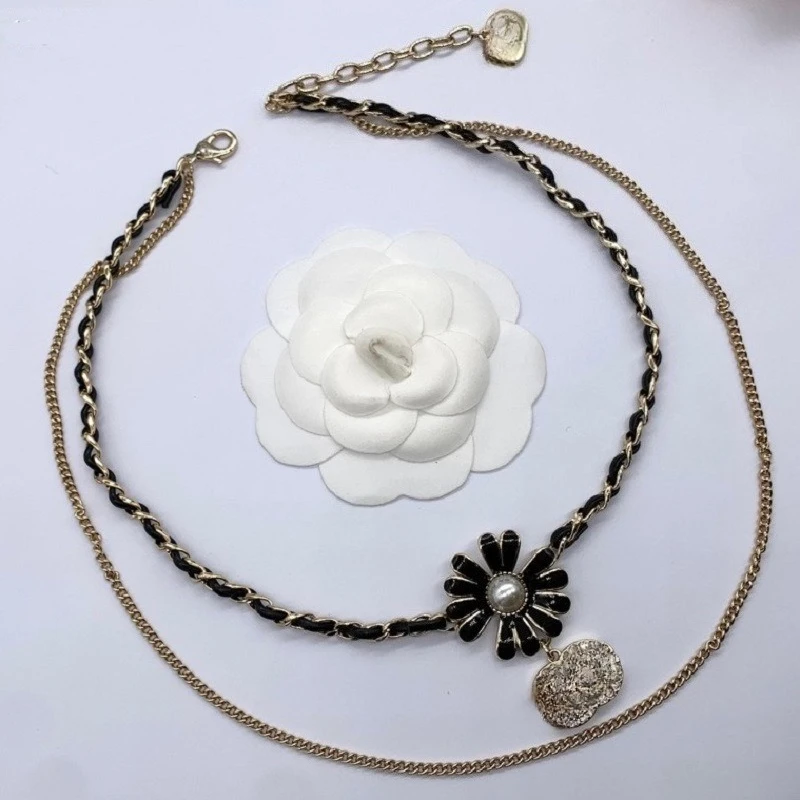 Золотисто-зеленый квадратный оливково-зеленый циркон Модный дизайн Цепочка на ключицу Простая цепочка на шею
Золотисто-зеленый квадратный оливково-зеленый циркон Модный дизайн Цепочка на ключицу Простая цепочка на шею