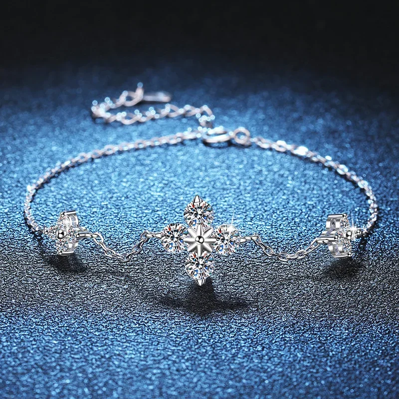 18K Gold Inlaid Diamond Bracelet, High-end Clover, 1.2carat Moissanite PT950 Platinum Fashionable and Simple Bracelet
18K Gold Inlaid Diamond Bracelet, High-end Clover, 1.2carat Moissanite PT950 Platinum Fashionable and Simple Bracelet