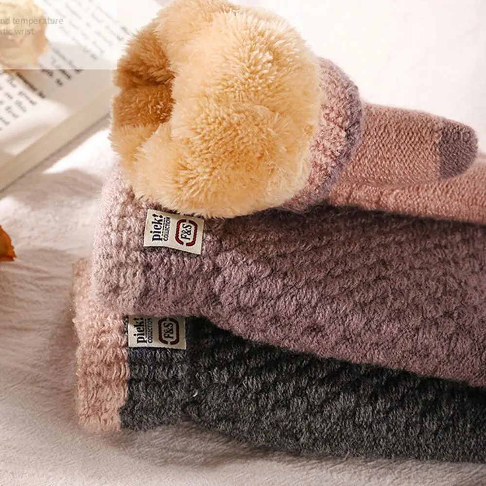 Модные флисовые утолщенные перчатки с сенсорным экраном, мягкие эластичные вязаные варежки с длинными пальцами, ветрозащитные перчатки для вождения, спортивные
Модные флисовые утолщенные перчатки с сенсорным экраном, мягкие эластичные вязаные варежки с длинными пальцами, ветрозащитные перчатки для вождения, спортивные