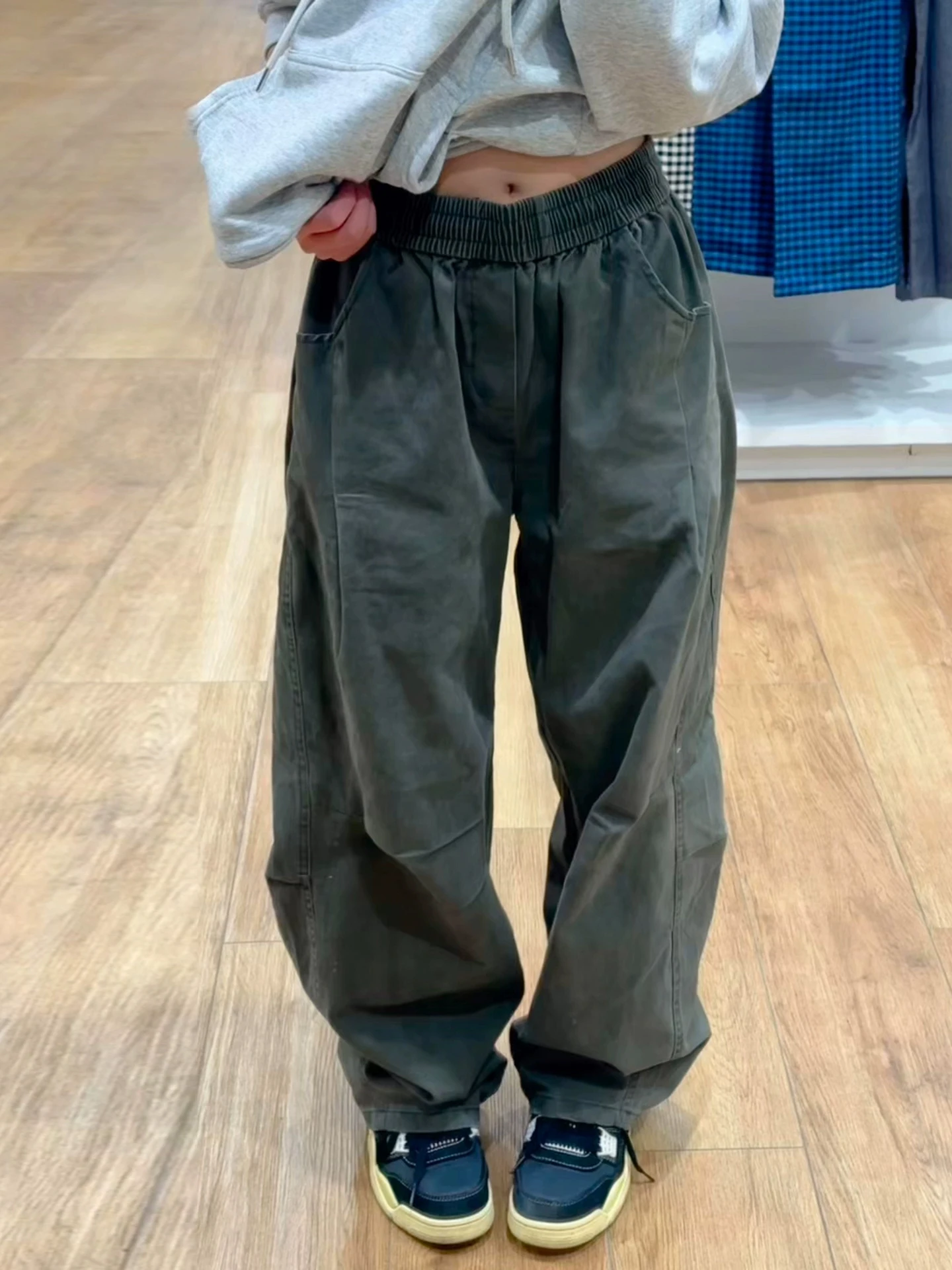 Ретро-американские рабочие брюки из хлопка для мужчин, осенне-зимние, с плиссировкой, прямые, с лоскутным дизайном, широкие штанины
Ретро-американские рабочие брюки из хлопка для мужчин, осенне-зимние, с плиссировкой, прямые, с лоскутным дизайном, широкие штанины