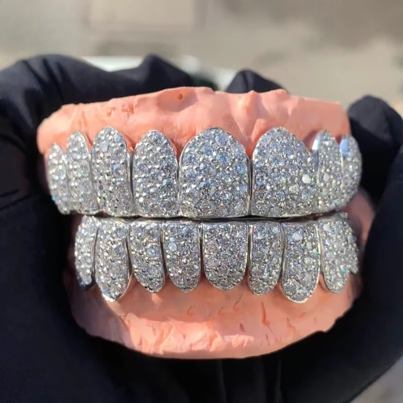 Hiphop Iced Out Grillz for Teeth 18k Gold Plated Jumbo 2mm Stone Deep Cut Vvs Moissanite Grillz Custom
Hiphop Iced Out Grillz for Teeth 18k Gold Plated Jumbo 2mm Stone Deep Cut Vvs Moissanite Grillz Custom