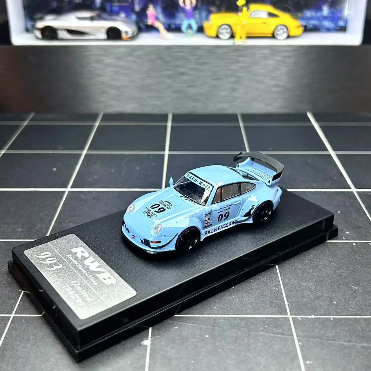 Литой под давлением RWB масштаб 1:64, модификация Porsche, спортивный автомобиль 964, модель автомобиля из сплава, Коллекционная игрушка, подарок, сувенир, украшение для дисплея
Литой под давлением RWB масштаб 1:64, модификация Porsche, спортивный автомобиль 964, модель автомобиля из сплава, Коллекционная игрушка, подарок, сувенир, украшение для дисплея