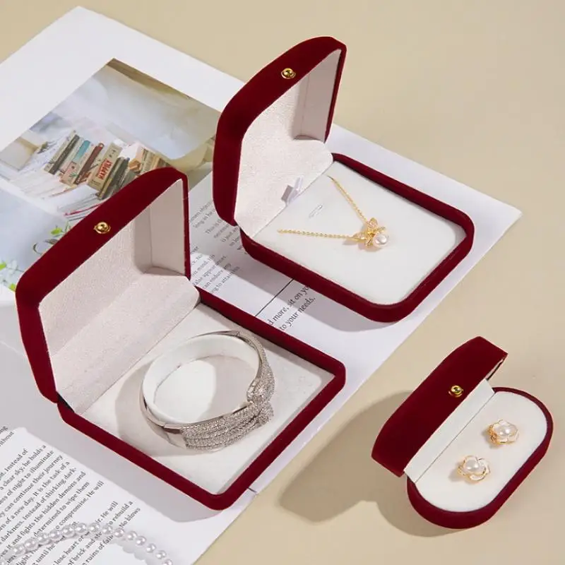 Flocking Gold Buckle Jewelry Box Pendant Ring Necklace Earring Bracelet Display Storage Box Luxury Packaging Box
Flocking Gold Buckle Jewelry Box Pendant Ring Necklace Earring Bracelet Display Storage Box Luxury Packaging Box