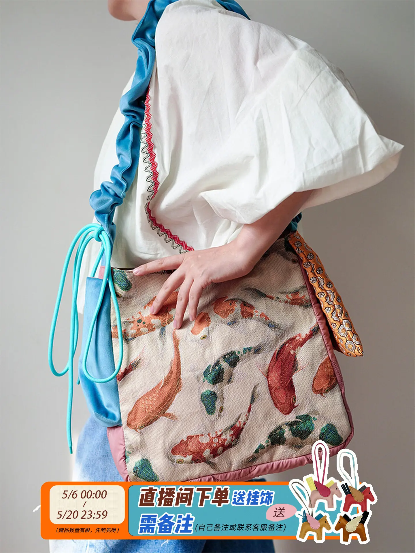Daily Original New Chinese Tote Bag Old Money Wounded Shoulder Bag Female Koi Crossbody Women's Bag Means Wealth and Good Luck
Daily Original New Chinese Tote Bag Old Money Wounded Shoulder Bag Female Koi Crossbody Women's Bag Means Wealth and Good Luck