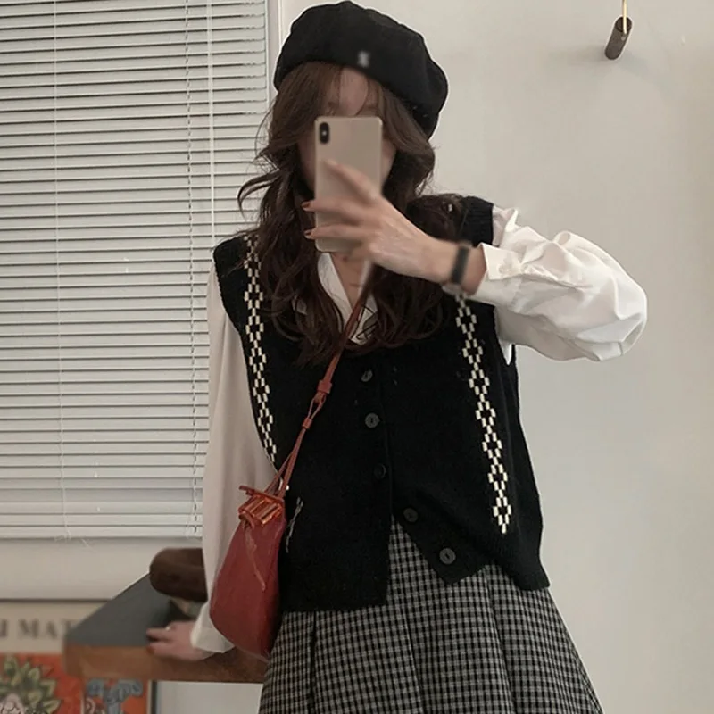 Autumn Single Breasted Sweater Vest Women Retro Design Panelled Knitted Vests Loose Preppy Style V-neck Sleeveless Sweaters
Autumn Single Breasted Sweater Vest Women Retro Design Panelled Knitted Vests Loose Preppy Style V-neck Sleeveless Sweaters
