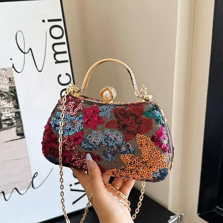 2025 Autumn 397 New Guofeng One Shoulder Messenger Bag Handbag New Chinese Retro Sequined Small Square Bag Women's Bag
2025 Autumn 397 New Guofeng One Shoulder Messenger Bag Handbag New Chinese Retro Sequined Small Square Bag Women's Bag
