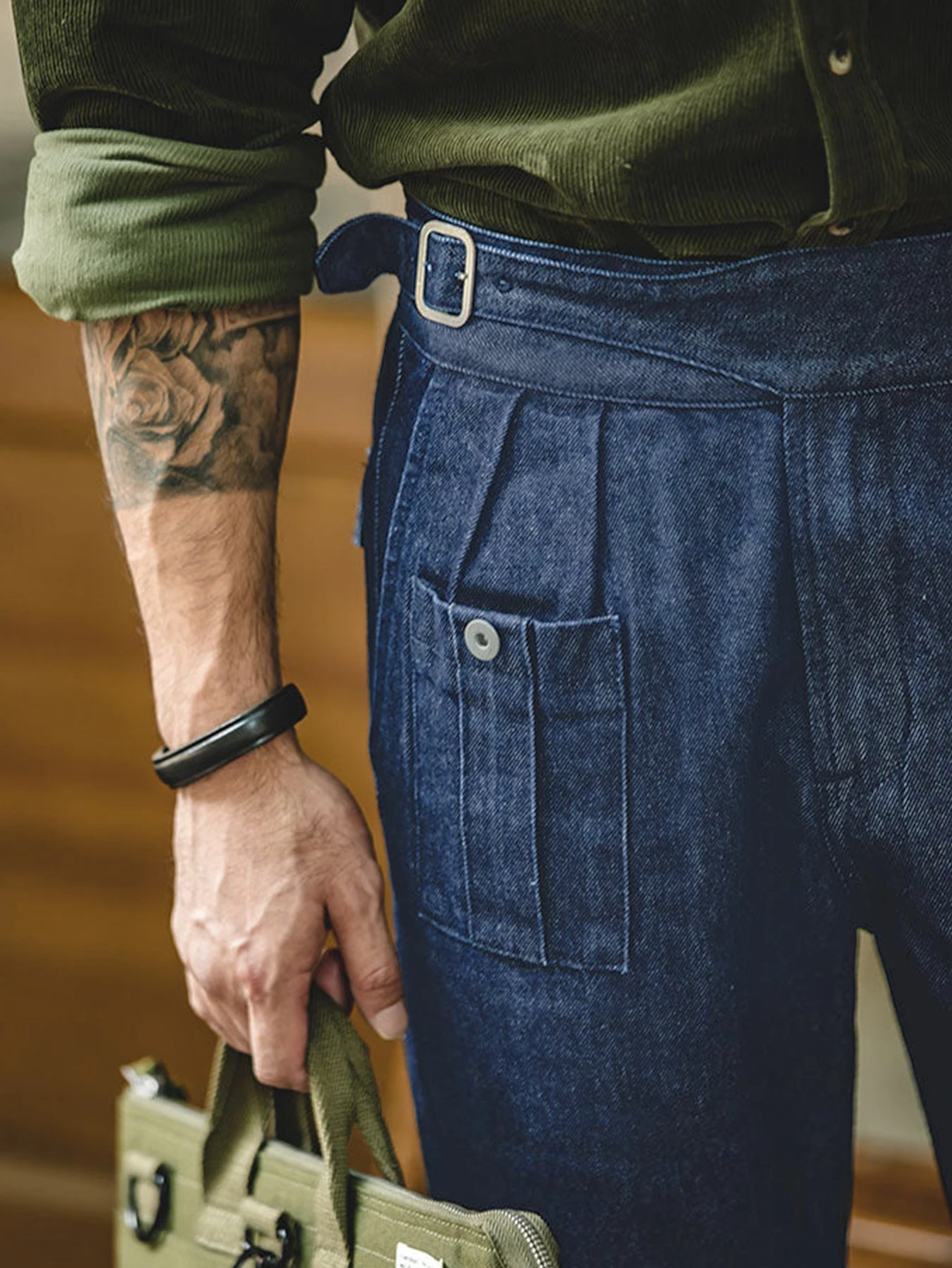 Elegant casual denim style Italian comfortable fabric button high waisted pants men's suit pants, suitable for daily commuting
Elegant casual denim style Italian comfortable fabric button high waisted pants men's suit pants, suitable for daily commuting