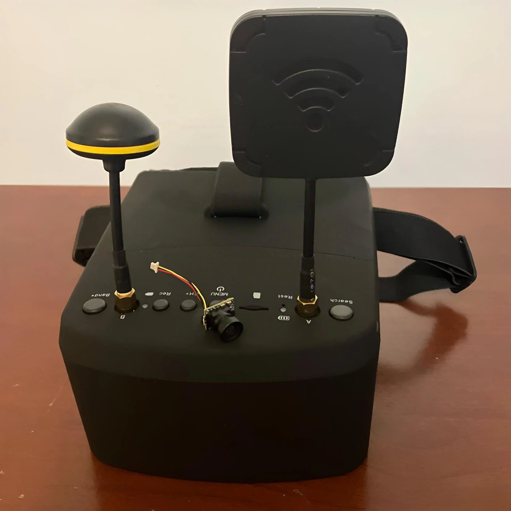 Горячая распродажа: FPV-очки 800D с DVR, 5.8G, 40 каналов, 5-дюймовые видеоочки 800x480, диверсификационная видеогарнитура со встроенным аккумулятором
Горячая распродажа: FPV-очки 800D с DVR, 5.8G, 40 каналов, 5-дюймовые видеоочки 800x480, диверсификационная видеогарнитура со встроенным аккумулятором