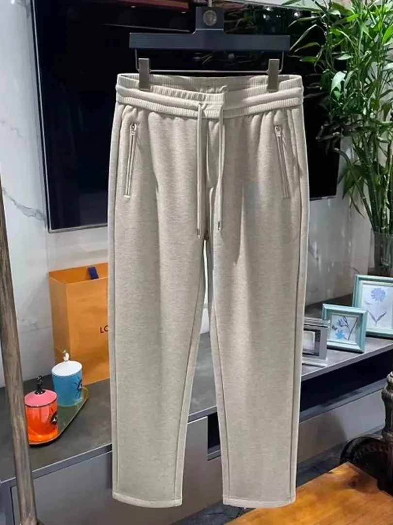 Новые мужские повседневные брюки на весну и осень, модные, стильные, трендовые, прямого кроя, удобные, прямого силуэта
Новые мужские повседневные брюки на весну и осень, модные, стильные, трендовые, прямого кроя, удобные, прямого силуэта