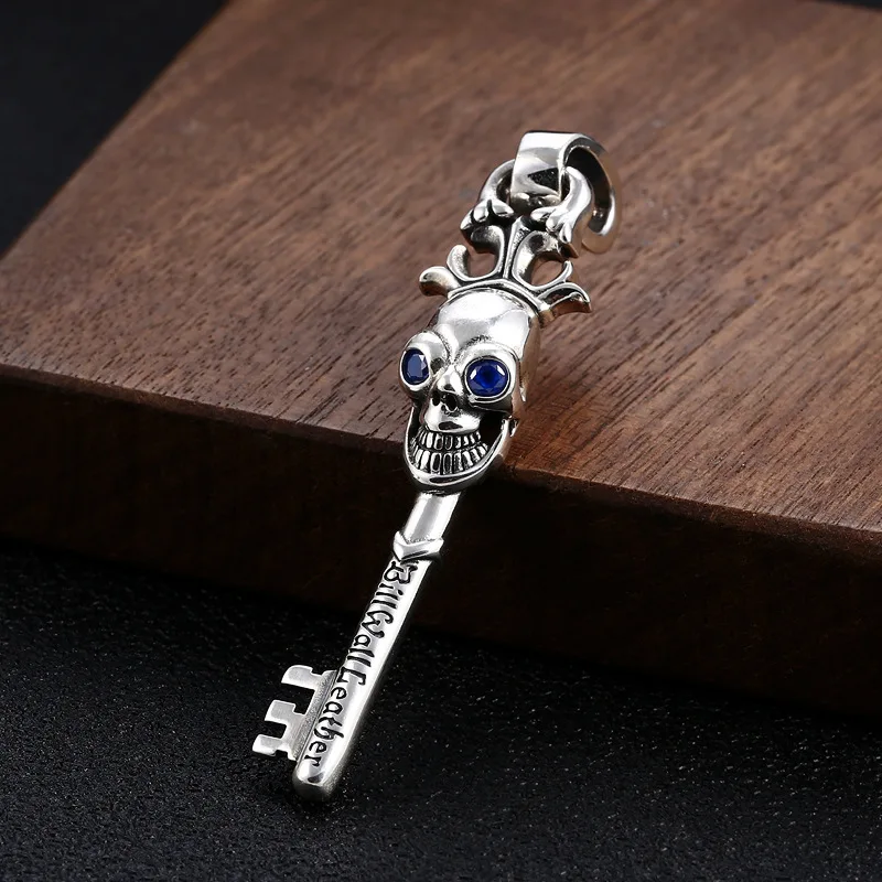 S925 sterling silver necklace pendant male skull pendant key thai silver retro distressed stylish jewelry
S925 sterling silver necklace pendant male skull pendant key thai silver retro distressed stylish jewelry
