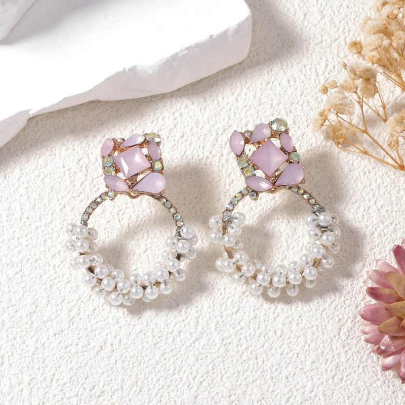 Exaggerated Temperament Fashion Exquisite Geometric Pearl Inlaid Zircon Earrings Versatile Light Luxury Women's Models
Exaggerated Temperament Fashion Exquisite Geometric Pearl Inlaid Zircon Earrings Versatile Light Luxury Women's Models