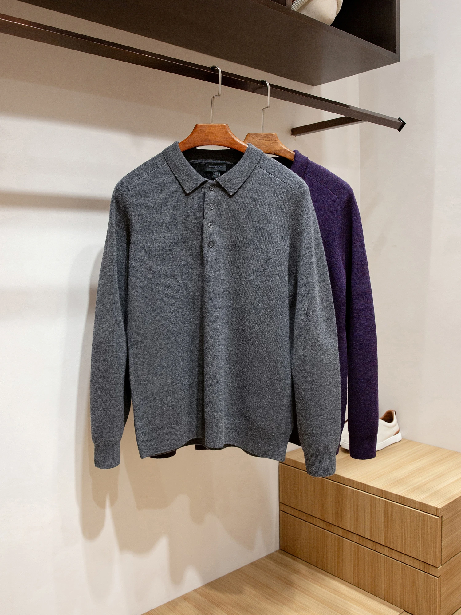 Итальянский шерстяной свитер из высококачественной шерсти, повседневный вязаный джемпер с воротником для мужчин, деловой повседневный стиль, осень-зима, теплый
Итальянский шерстяной свитер из высококачественной шерсти, повседневный вязаный джемпер с воротником для мужчин, деловой повседневный стиль, осень-зима, теплый