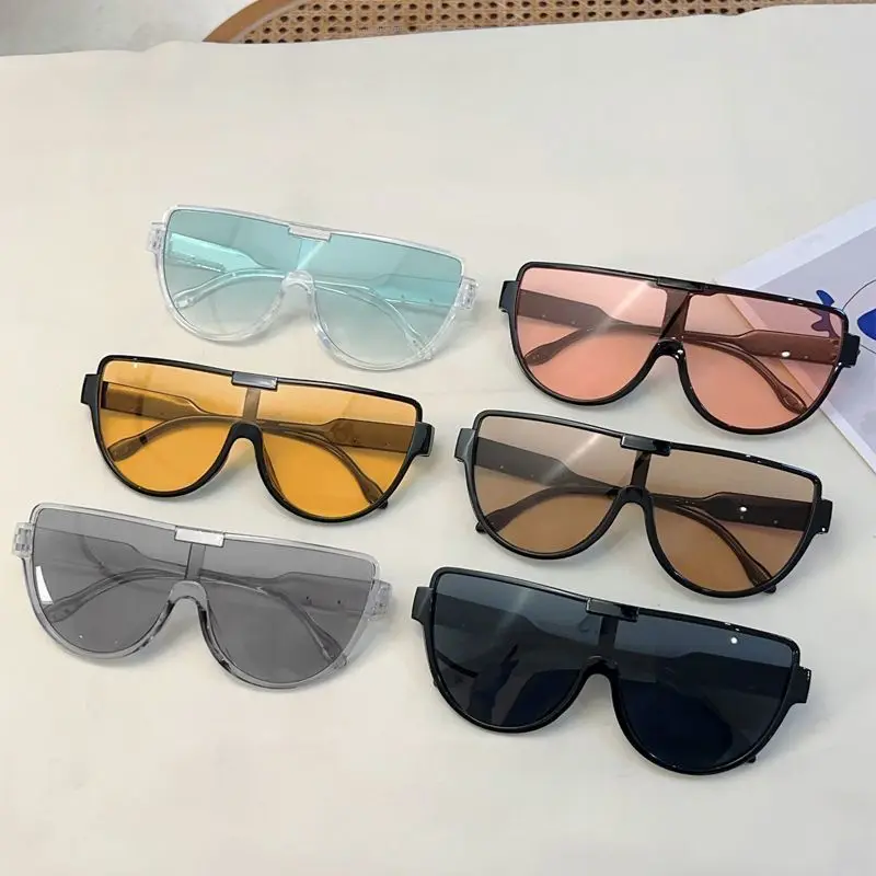 New retro fashion large frame one-piece half frame brown sunglasses with European and American style anti strong light
New retro fashion large frame one-piece half frame brown sunglasses with European and American style anti strong light