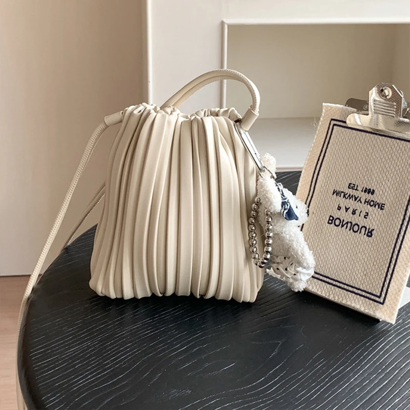 Summer Fashion New Crossbody Bag Women's PU Single Shoulder Mini Bag Luxury Versatile Pleated Casual Small Square Bag
Summer Fashion New Crossbody Bag Women's PU Single Shoulder Mini Bag Luxury Versatile Pleated Casual Small Square Bag