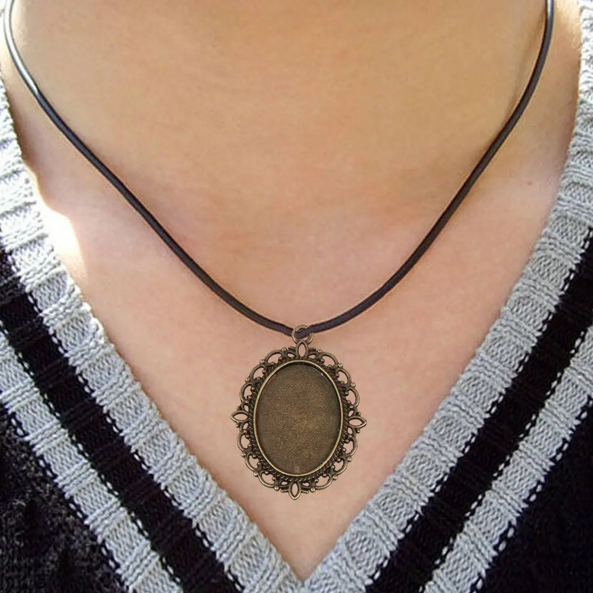 10Pcs Alloy Oval Metal Stamping Blanks Jewelry Pendant Base Bronze Smooth Surface Durable DIY Charms Bottom Bracket
10Pcs Alloy Oval Metal Stamping Blanks Jewelry Pendant Base Bronze Smooth Surface Durable DIY Charms Bottom Bracket