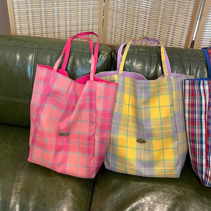 Retro Double-sided Women's Plaid Shoulder Bags Large Capacity Ladies Tote Shopping Bag Contrast Color Commuter Female Handbags
Retro Double-sided Women's Plaid Shoulder Bags Large Capacity Ladies Tote Shopping Bag Contrast Color Commuter Female Handbags