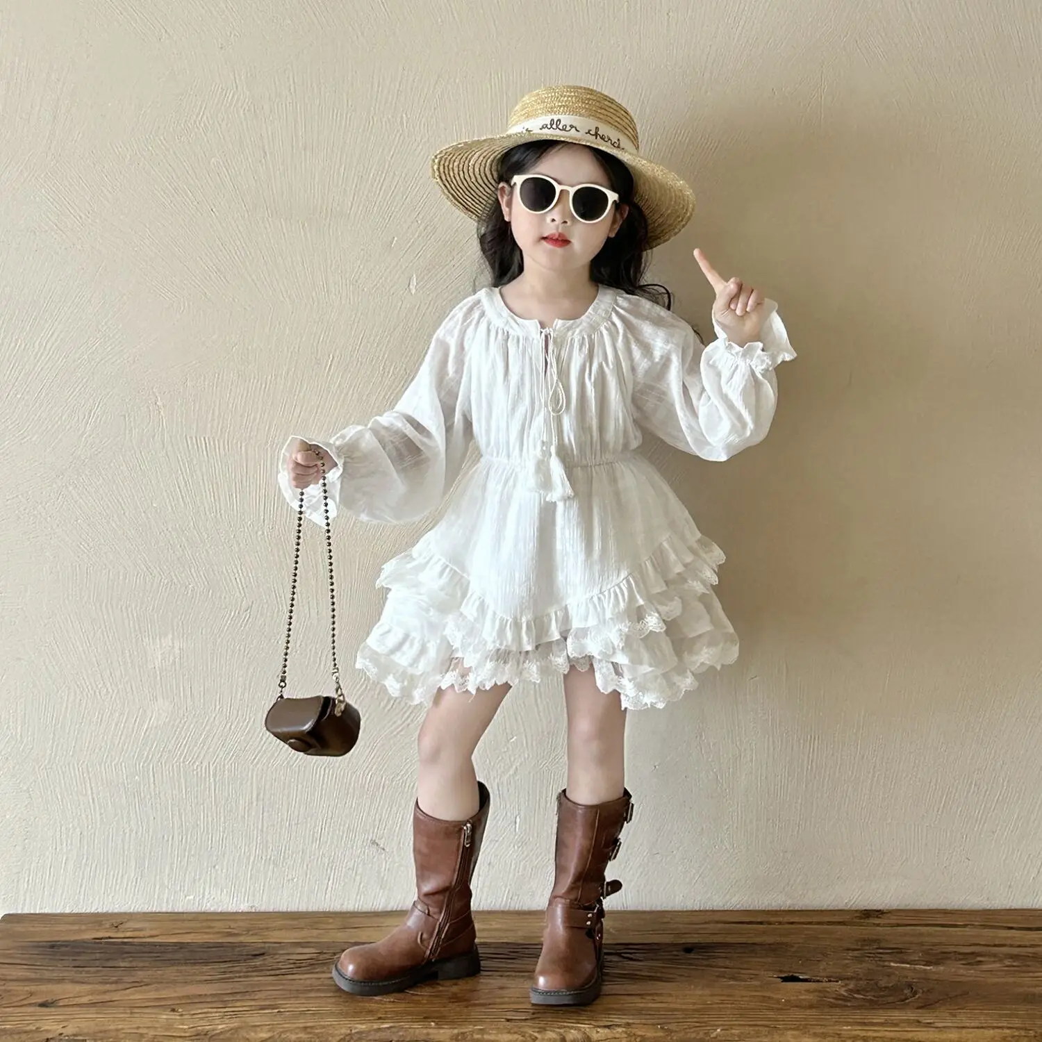 Girls White Long Sleeved Irregular Cake Dress 2025 Spring New Baby Girl Lantern Sleeve Fairy Dress Princess Dress
Girls White Long Sleeved Irregular Cake Dress 2025 Spring New Baby Girl Lantern Sleeve Fairy Dress Princess Dress