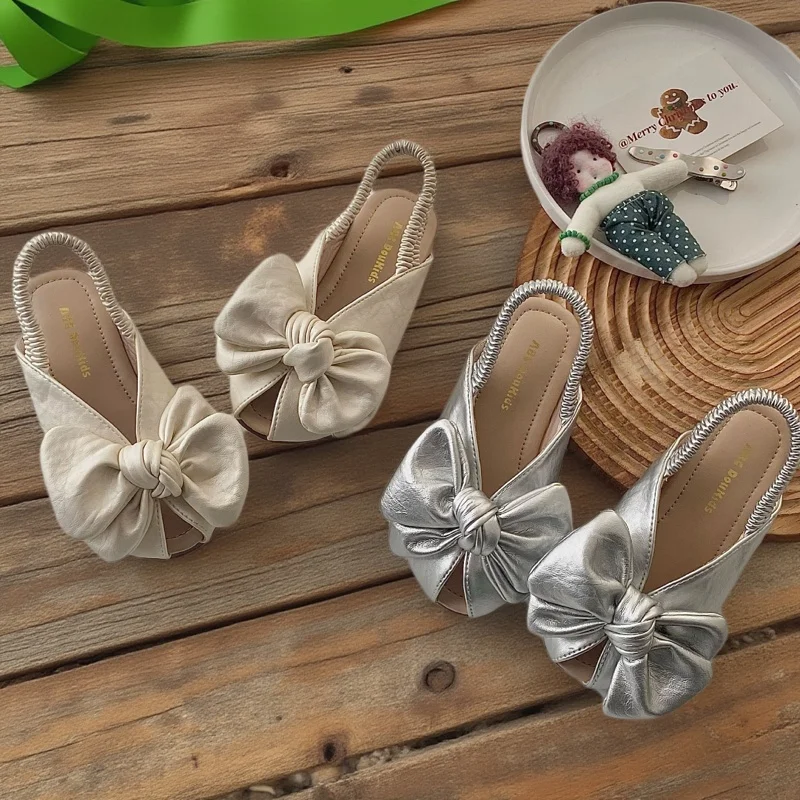 Girls' sandals 2025 summer new silver flip-flops Children wear big bow flip-flops Little girls French fish mouth princess shoes
Girls' sandals 2025 summer new silver flip-flops Children wear big bow flip-flops Little girls French fish mouth princess shoes