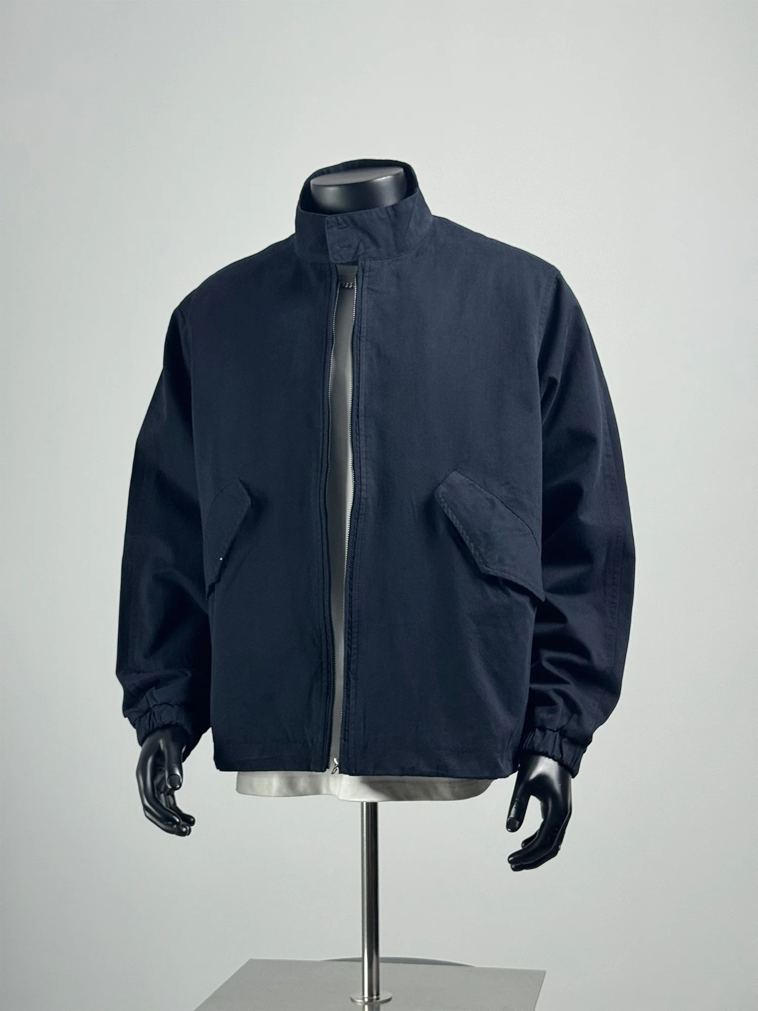 Японская одежда в стиле ретро, однотонная рабочая одежда с воротником-стойкой, мужская свободная посадка, осенняя верхняя одежда, модный топ
Японская одежда в стиле ретро, однотонная рабочая одежда с воротником-стойкой, мужская свободная посадка, осенняя верхняя одежда, модный топ