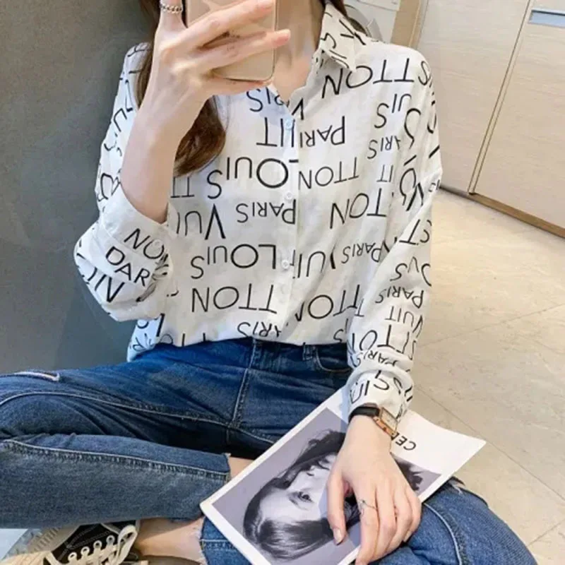 Spring And Summer New Ladies Loose Letter Printing Graffiti Long-Sleeved Shirt Thin Blouse Casual Single-Row Multi-Button Shirt
Spring And Summer New Ladies Loose Letter Printing Graffiti Long-Sleeved Shirt Thin Blouse Casual Single-Row Multi-Button Shirt