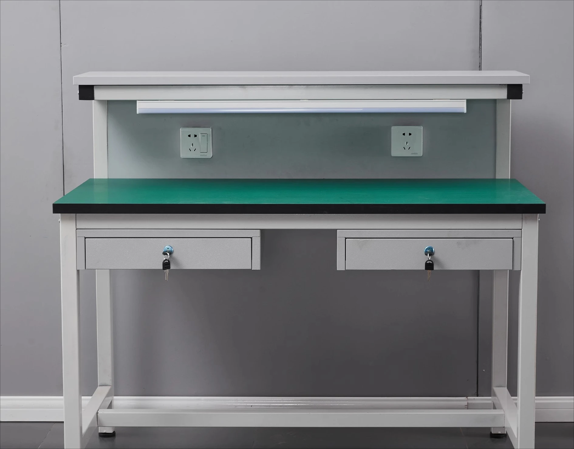 Double-layer anti-static workbench table with lamp workshop assembly line mobile phone repair bench workbench assembly console
Double-layer anti-static workbench table with lamp workshop assembly line mobile phone repair bench workbench assembly console