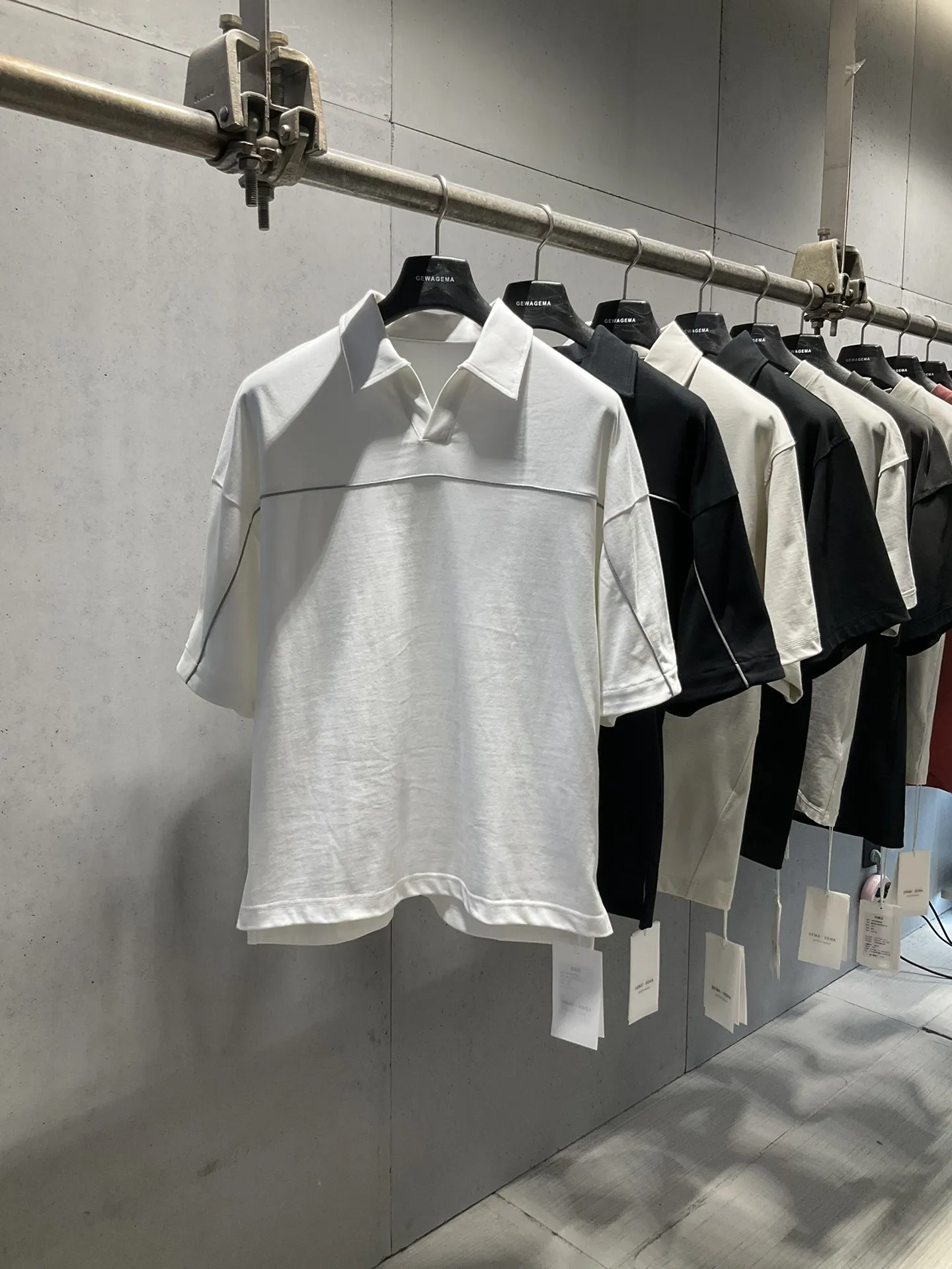 American Sle GEWAGEMA 2026ss Spring Summer Turn-down Collar irt Men's ort Sve Loose Splicing Trendy Top
American Sle GEWAGEMA 2026ss Spring Summer Turn-down Collar irt Men's ort Sve Loose Splicing Trendy Top