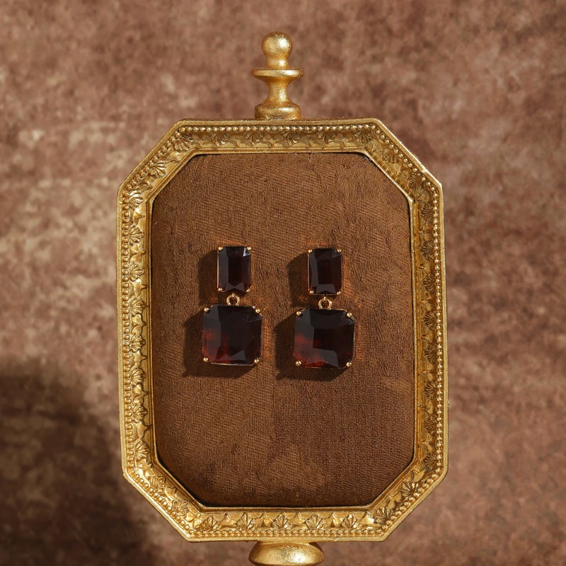 Vintage Transparent Crystal Drop Earrings High Quality Luxury Woman Gold Color Square Accessories Wedding Valentine Day Gift New
Vintage Transparent Crystal Drop Earrings High Quality Luxury Woman Gold Color Square Accessories Wedding Valentine Day Gift New