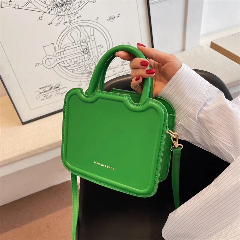 Bag Women's 2024 Summer New Fashion Portable Messenger Bag Korean Version Niche Design Ins Women's Bag Retro Shoulder Bag
Bag Women's 2024 Summer New Fashion Portable Messenger Bag Korean Version Niche Design Ins Women's Bag Retro Shoulder Bag