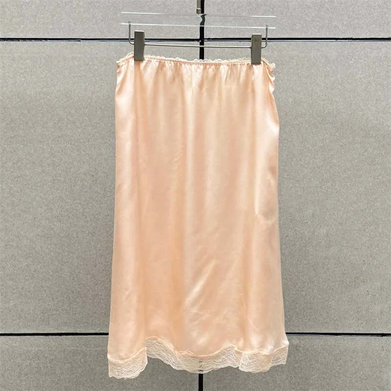 Women's skirt New lace patchwork short skirt for summer 2026 Elastic waist women's half skirt Satin slim fit knee length skirt
Women's skirt New lace patchwork short skirt for summer 2026 Elastic waist women's half skirt Satin slim fit knee length skirt