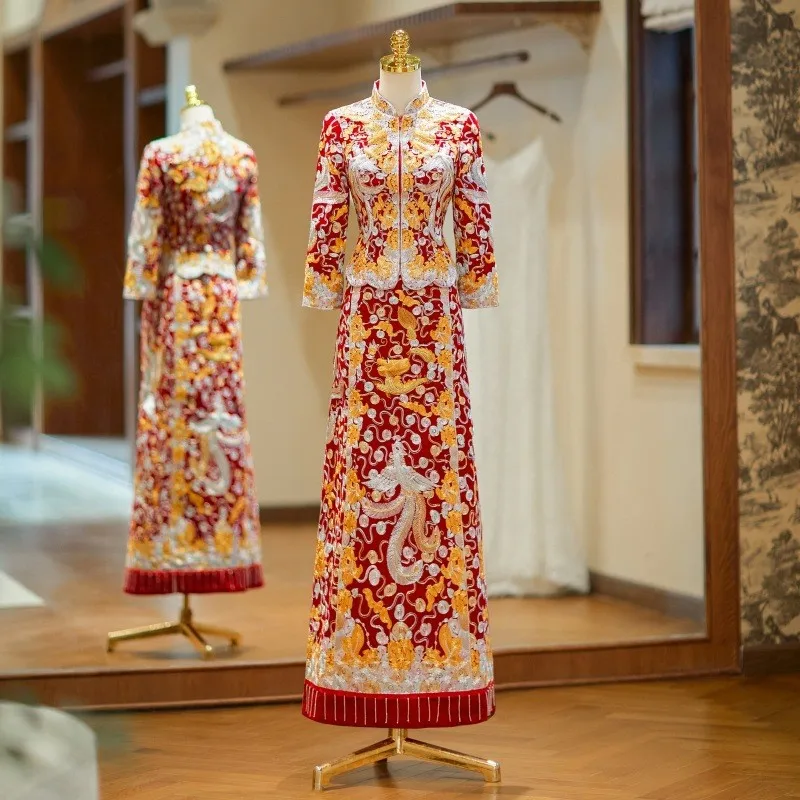 Новый стиль свадебного платья Дракона и Феникса - это традиционное китайское платье для тостов.
Новый стиль свадебного платья Дракона и Феникса - это традиционное китайское платье для тостов.