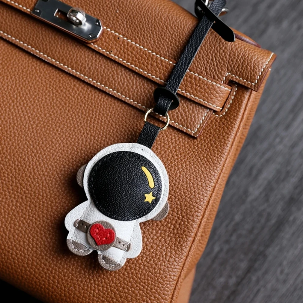 Сумка из натуральной кожи, подвеска из кожи космонавта, индивидуальный автомобильный брелок для ключей, сумка, подвеска, изысканная автомобильная персонализированная подвеска, сумка, аксессуары
Сумка из натуральной кожи, подвеска из кожи космонавта, индивидуальный автомобильный брелок для ключей, сумка, подвеска, изысканная автомобильная персонализированная подвеска, сумка, аксессуары