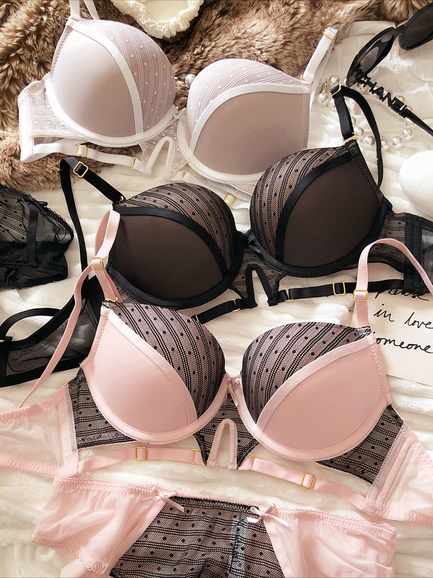 Сексуальный полый комплект нижнего белья для женщин, бюстгальтер пуш-ап с чашкой 3/4, кружевной цветной бюстгальтер и трусики, женское нижнее белье
Сексуальный полый комплект нижнего белья для женщин, бюстгальтер пуш-ап с чашкой 3/4, кружевной цветной бюстгальтер и трусики, женское нижнее белье