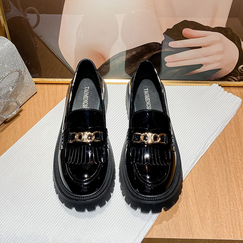 Retro British-style loafers with tassels, chunky heels, thick soles, and height-increasing features for women
Retro British-style loafers with tassels, chunky heels, thick soles, and height-increasing features for women