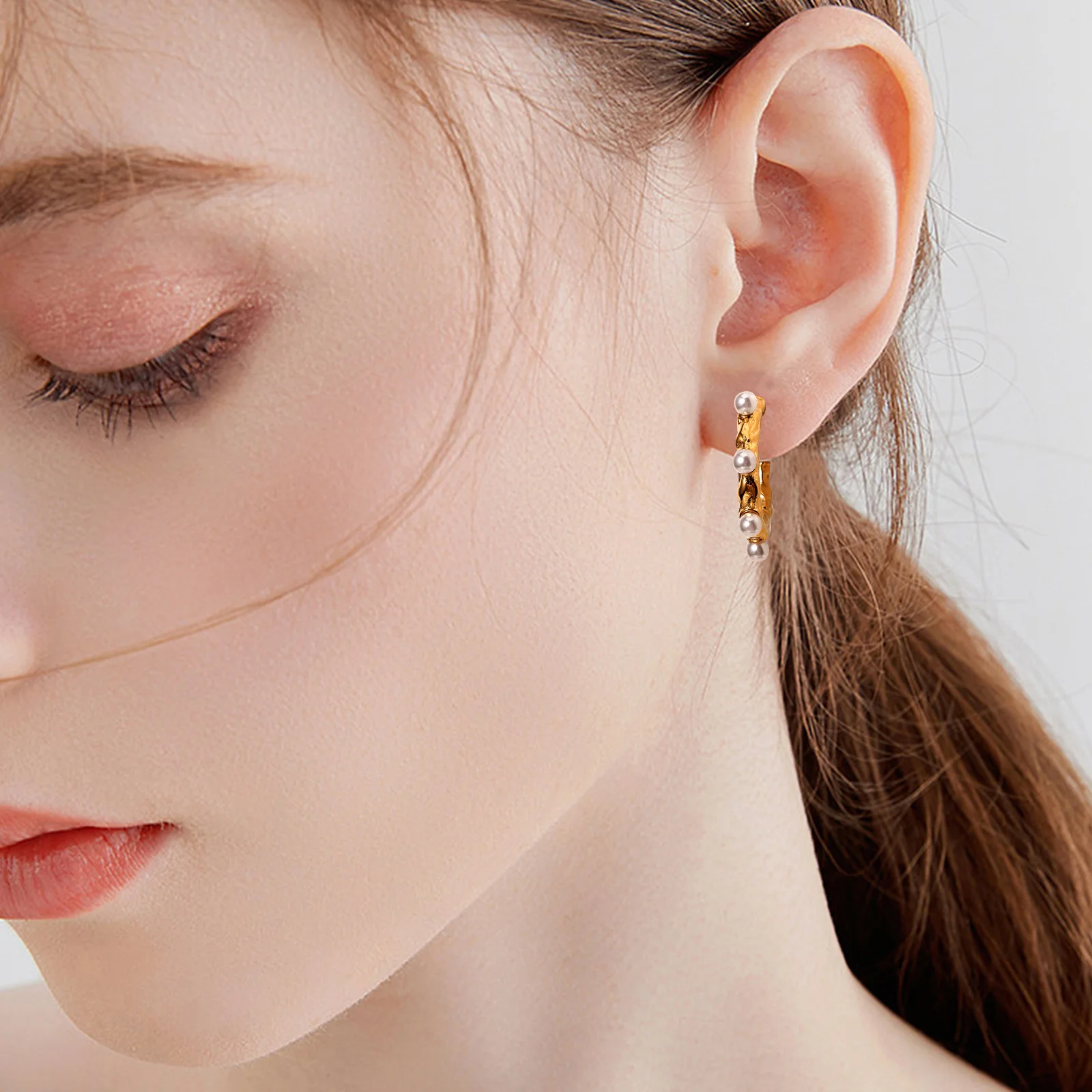 Vintage 18K Gold Plated Geometric Pearl Earrings Simple Design Lightweight Women Party Wedding Accessories Studs
Vintage 18K Gold Plated Geometric Pearl Earrings Simple Design Lightweight Women Party Wedding Accessories Studs