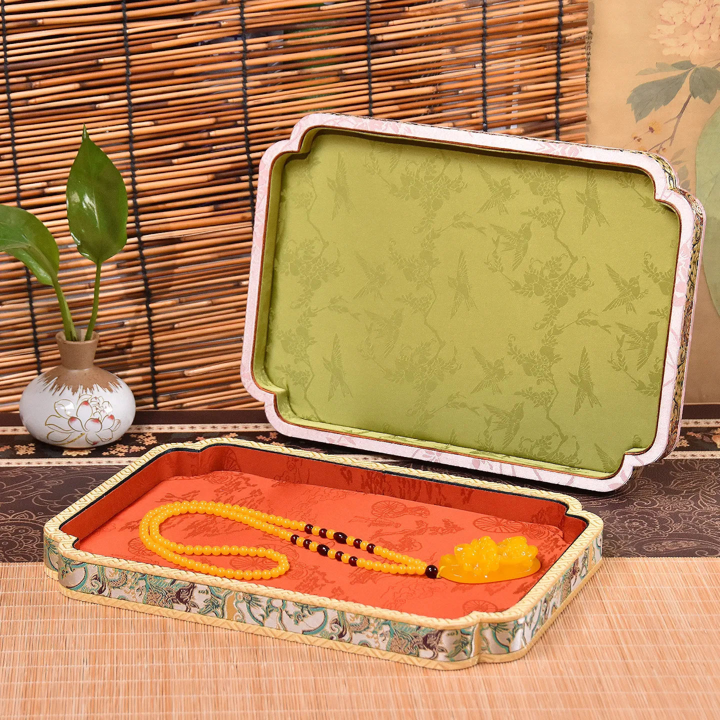 New Chinese Style Lidded Jewelry Display Tray, High-End Storage for Jade Bangle & Gold Necklace, Live Stream Prop & Organizer
New Chinese Style Lidded Jewelry Display Tray, High-End Storage for Jade Bangle & Gold Necklace, Live Stream Prop & Organizer