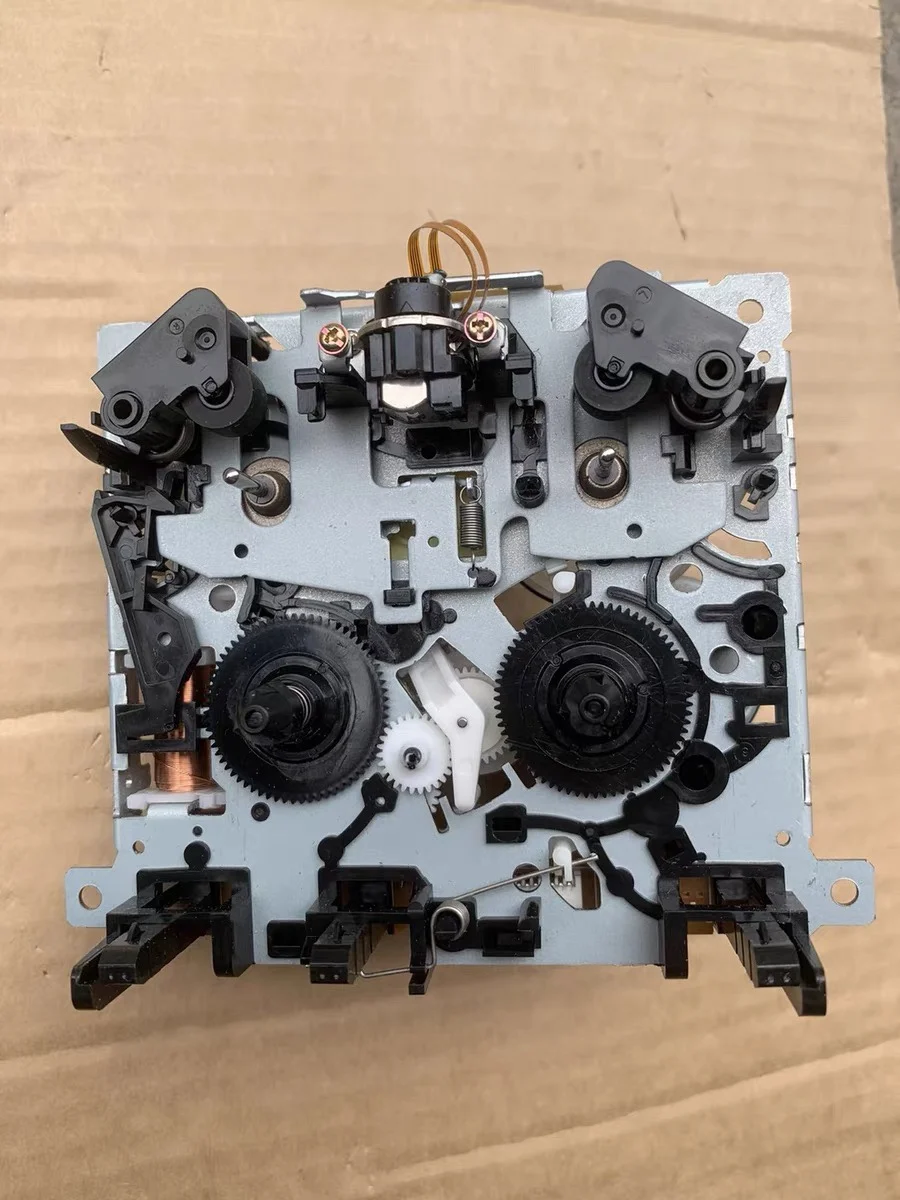 Механизм магнитофона с электронным управлением, совершенно новый, в наличии, как показано на картинке.
Механизм магнитофона с электронным управлением, совершенно новый, в наличии, как показано на картинке.