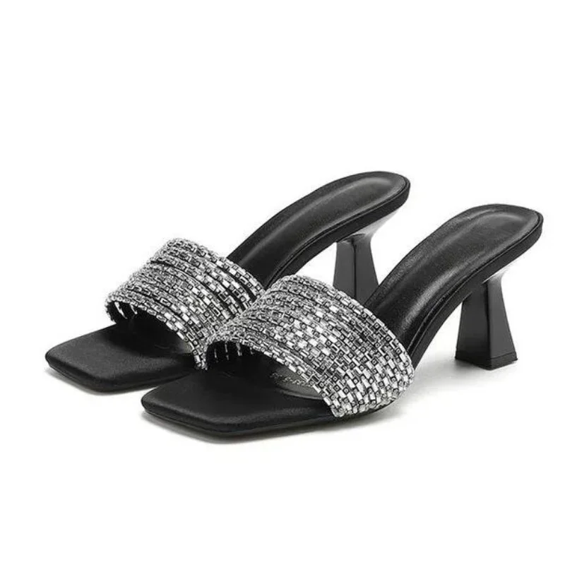 Luxury Designer Shiny Crystal Slippers Women Outdoor Slides Black High-heeled Sandal Bling Sandalias Open Toe Glitter Flip Flops
Luxury Designer Shiny Crystal Slippers Women Outdoor Slides Black High-heeled Sandal Bling Sandalias Open Toe Glitter Flip Flops
