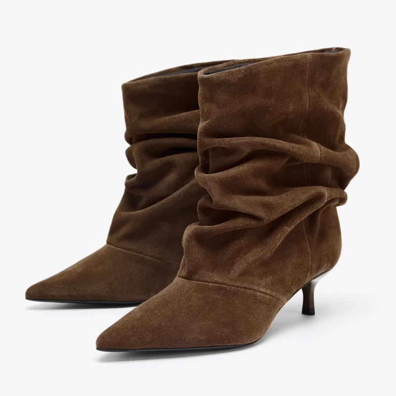 Женские осенне-зимние ботинки с острым носком из замши, средние, на складчатом каблуке-«кошачьем» каблуке, модные
Женские осенне-зимние ботинки с острым носком из замши, средние, на складчатом каблуке-«кошачьем» каблуке, модные