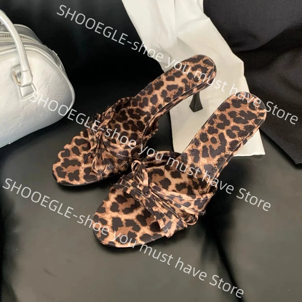 Women's Leopard Print Square Toe Kitten Heel Mules Bow Detail Retro Classic Open Toe Slip-On Design Dress Ladies Daily Slippers
Women's Leopard Print Square Toe Kitten Heel Mules Bow Detail Retro Classic Open Toe Slip-On Design Dress Ladies Daily Slippers