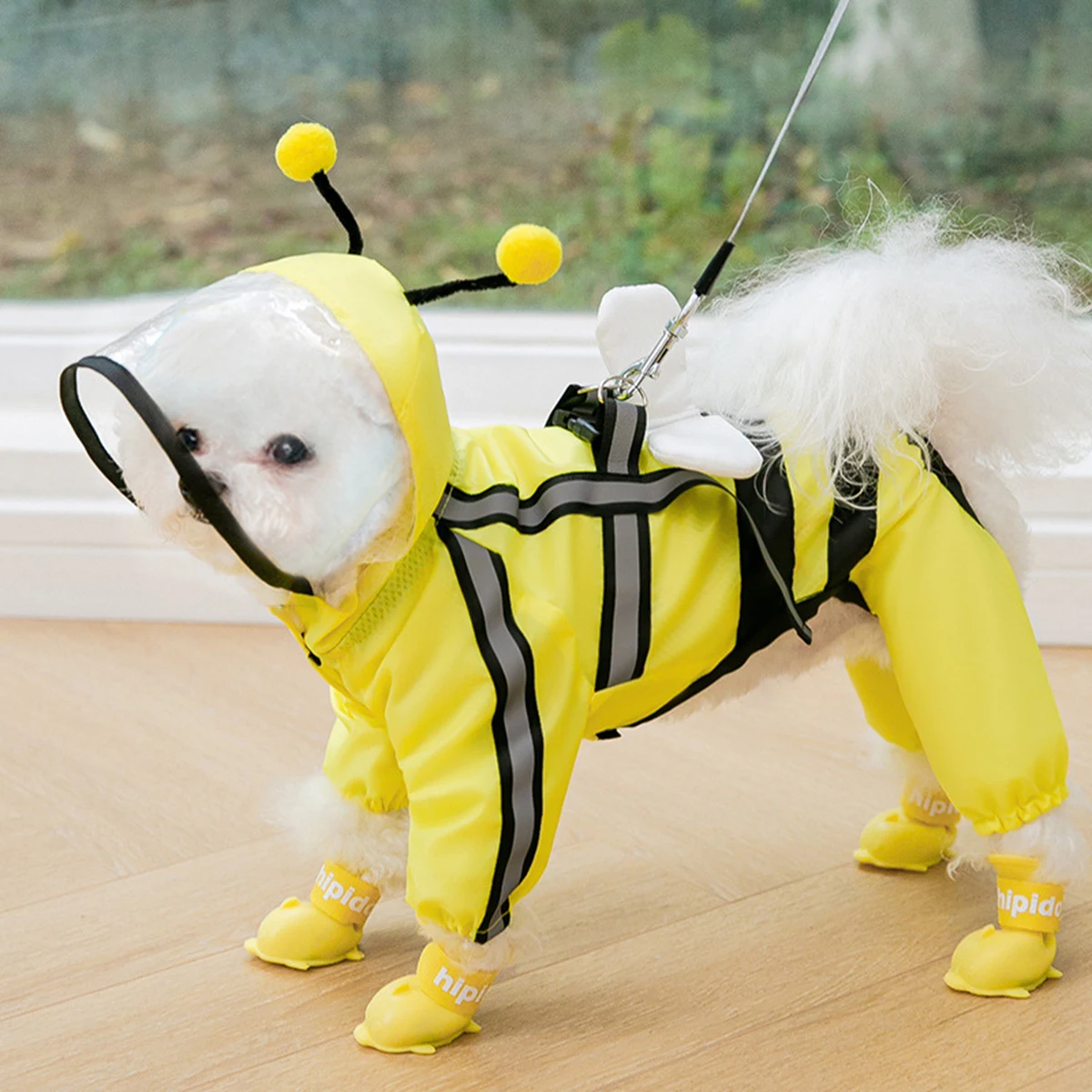 Dog raincoat with bee pattern double-sided pet raincoat suitable for dogs and cats completely waterproof
Dog raincoat with bee pattern double-sided pet raincoat suitable for dogs and cats completely waterproof