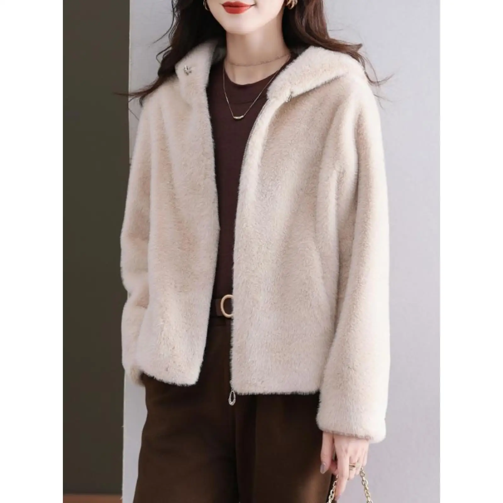 Women's ort Velvet Jaet with Hood Loose Multi-Purpose Zipper Mink Fur Inteated Haifeng Fur Top Cleanfit Sle Winter Coat
Women's ort Velvet Jaet with Hood Loose Multi-Purpose Zipper Mink Fur Inteated Haifeng Fur Top Cleanfit Sle Winter Coat